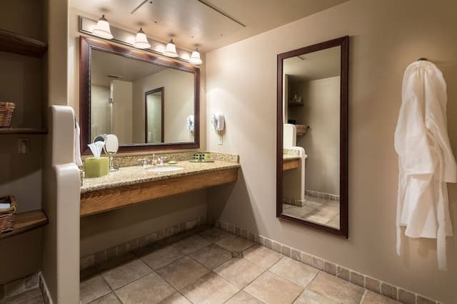 Suite, Fireplace