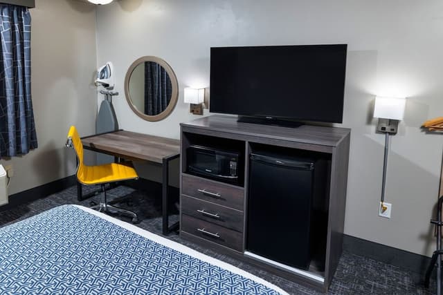 Standard Room, 1 Queen Bed, Accessible