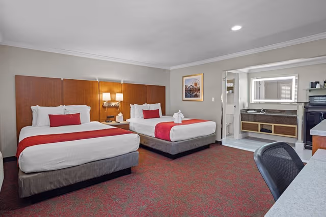 Deluxe Room, 2 Queen Beds (Deluxe Room with 2 Queen Beds)