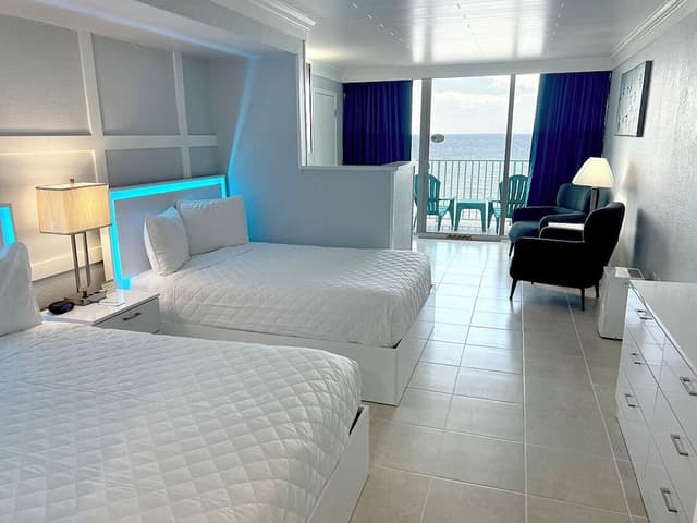 Studio with Two Doubles, Beachfront, Balcony