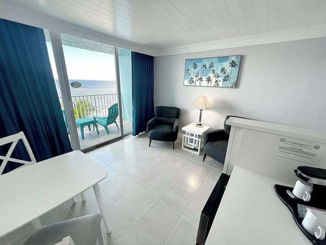 Studio with Two Doubles, Beachfront, Balcony