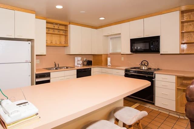 Condo, 3 Bedrooms