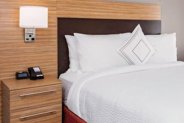 Studio, 1 Queen Bed with Sofa bed (Mobility/Hearing Access, Roll-In Shwr)