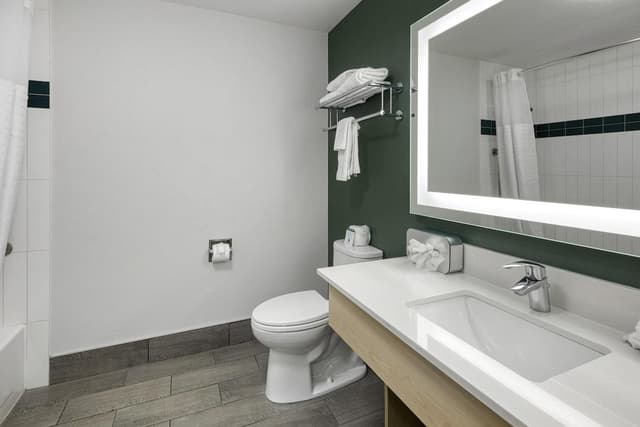 Suite, 2 Queen Beds, Non Smoking, Kitchen (Living Room;with Sofabed)