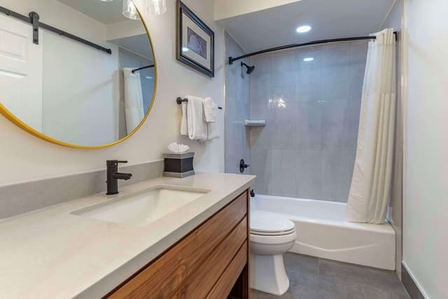 Suite, 1 King Bed, Non Smoking, Refrigerator