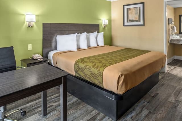Standard Room, 1 Queen Bed