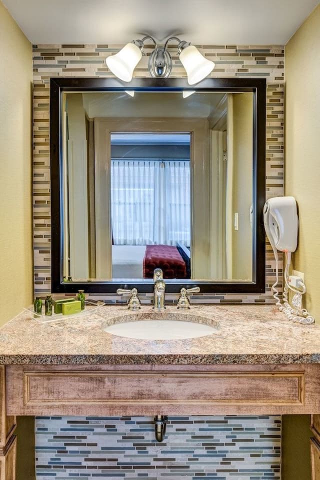 Standard Room, 1 Queen Bed
