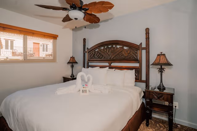 Deluxe Room, 1 King Bed, Ocean View
