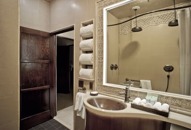Deluxe Room, 1 Queen Bed