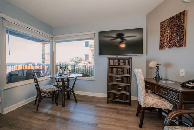 Deluxe Room, 1 King Bed, Ocean View