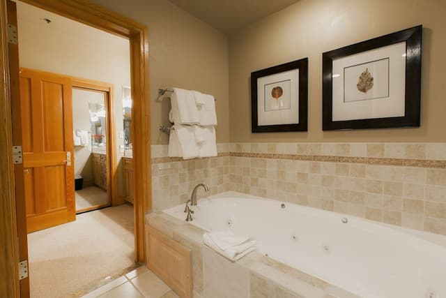 Luxury Suite, 3 Bedrooms, Hot Tub (2 Hot tubs)