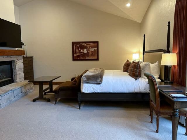 Luxury Loft, 4 Bedrooms, Hot Tub (PREMIUM)
