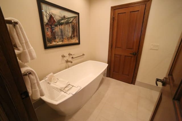 Luxury Loft, 4 Bedrooms, Hot Tub (PREMIUM)