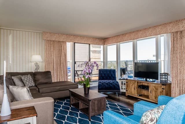 Luxury Penthouse, 2 Bedrooms, Kitchen, Partial Ocean View