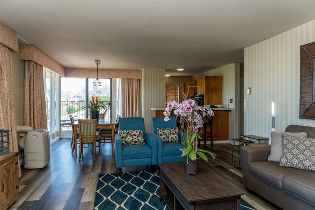 Luxury Penthouse, 2 Bedrooms, Kitchen, Partial Ocean View