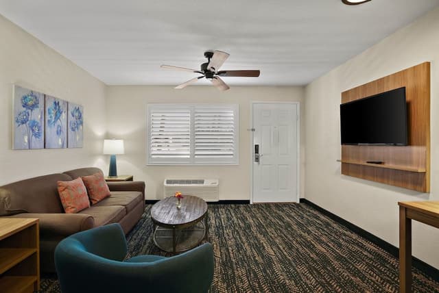 Deluxe Suite, 1 King Bed with Sofa bed, Non Smoking