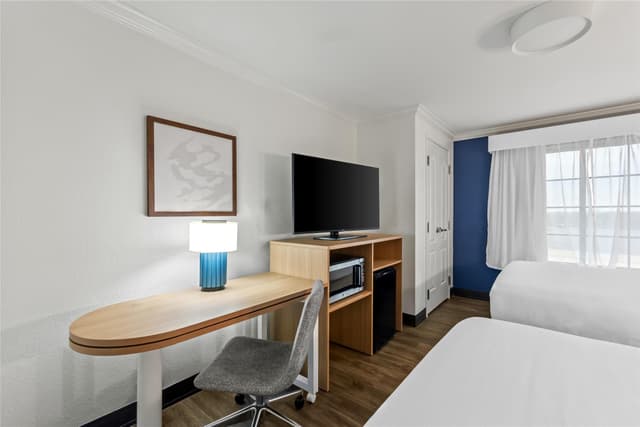 3 QUEEN BED SUITE