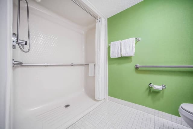 Standard Room, 1 Queen Bed, Accessible, Non Smoking