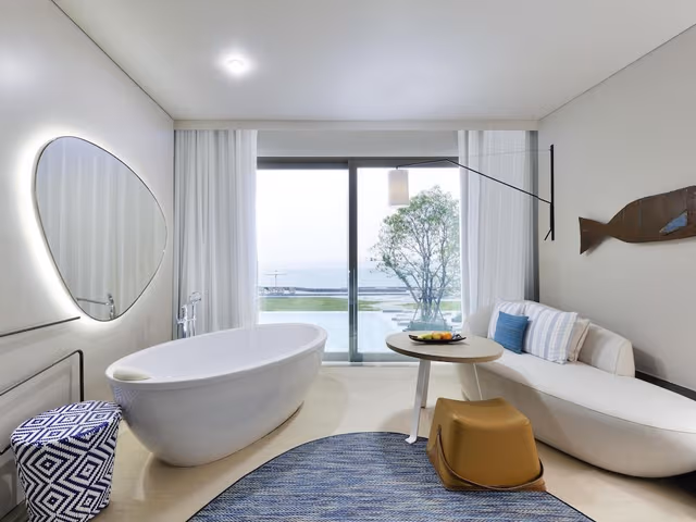 Room, 1 King Bed, Oceanfront (Ocean)