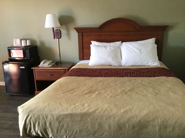 Standard Room, 1 Queen Bed