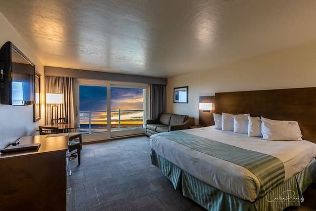 Standard Room, 1 Queen Bed, Non Smoking, Oceanfront