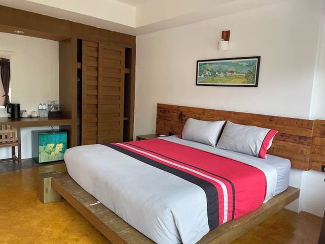 Deluxe Room, Pool Access