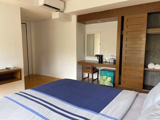 Deluxe Room, Pool View