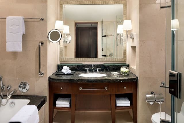 Shangri-La Wing, Deluxe Balcony Room, 2 Twin Beds