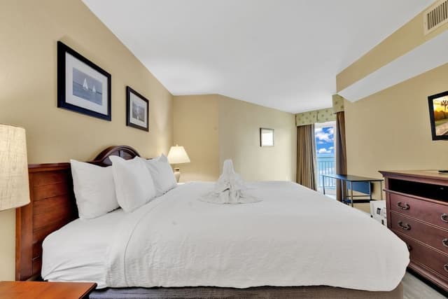 Signature Condo, 1 Bedroom, Balcony, Ocean View
