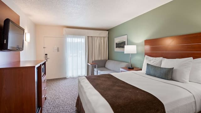 Standard Room, 1 Queen Bed, Refrigerator & Microwave (with Sofabed)