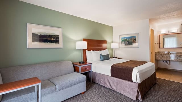 Standard Room, 1 Queen Bed, Refrigerator & Microwave (with Sofabed)
