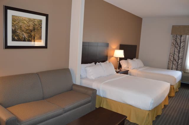 2 Queen Beds With Sofa Bed Non-Smoking