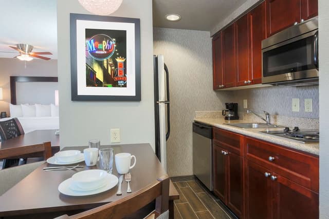 1 KING BED STUDIO SUITE NONSMOKING