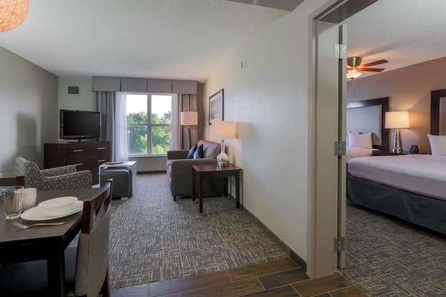 2 KING BEDS 1 BEDROOM SUITE 408 SQ FEET NONSM