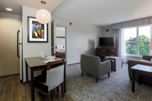 2 KING BEDS 1 BEDROOM SUITE 408 SQ FEET NONSM