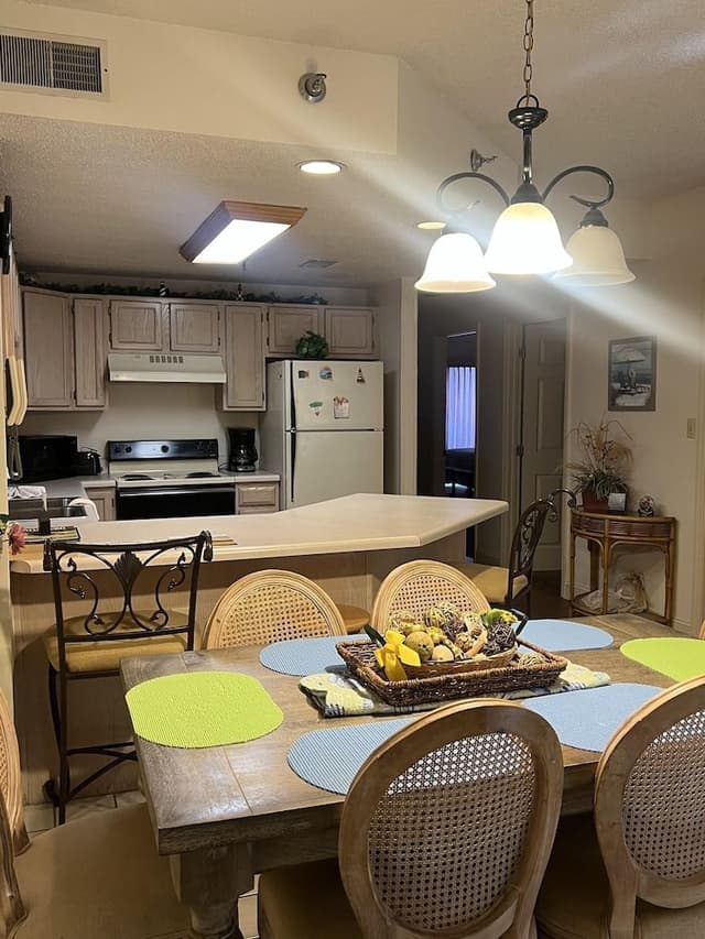 Condo, 3 Bedrooms