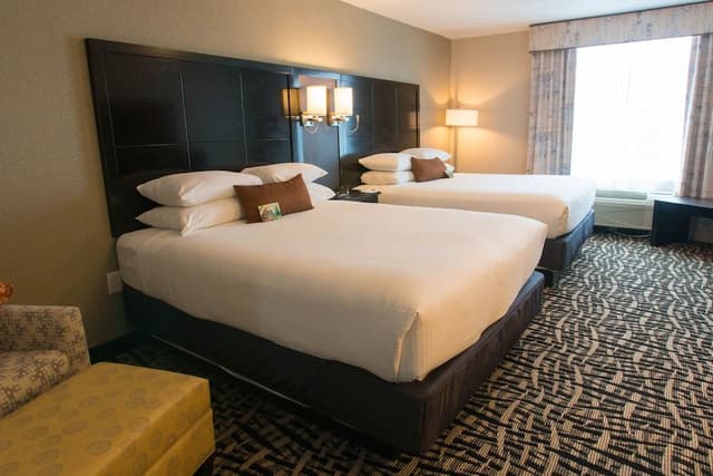 Room, 1 Queen Bed, Accessible, Non Smoking (Mobility/Hearing, Tub w/ Grab Bars)
