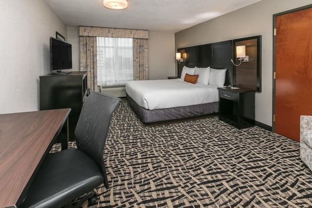 Room, 1 Queen Bed, Accessible, Non Smoking (Mobility/Hearing, Tub w/ Grab Bars)