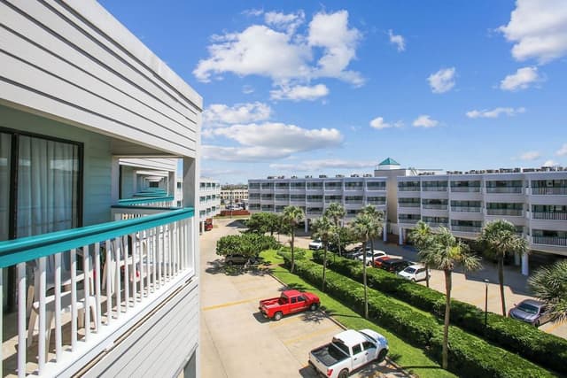 Condo (1 Bedroom)