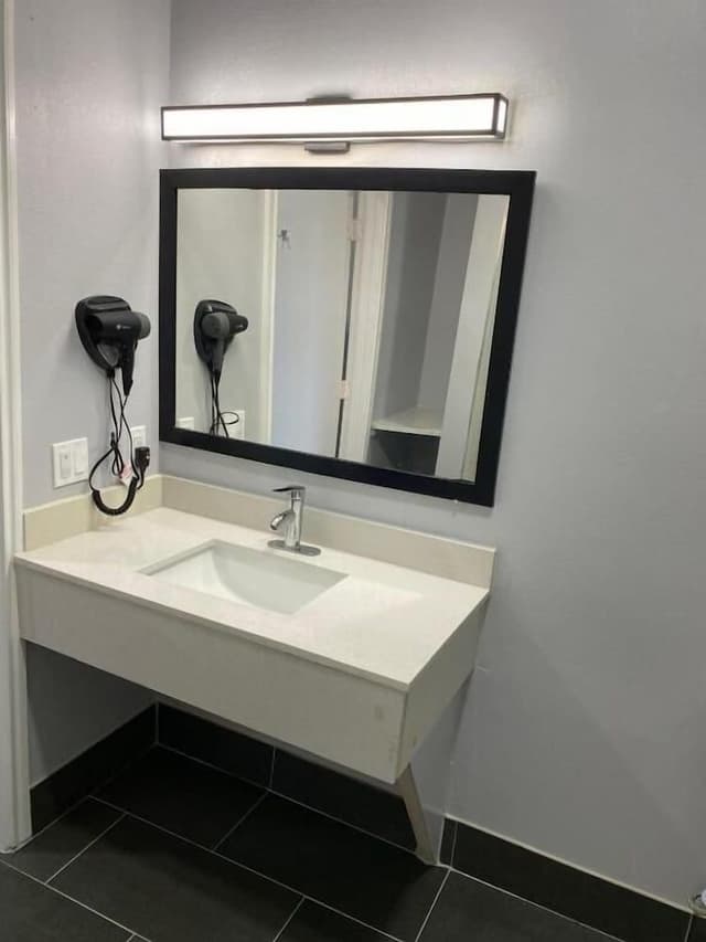 Standard Room, 1 King Bed, Kitchenette, Weekly
