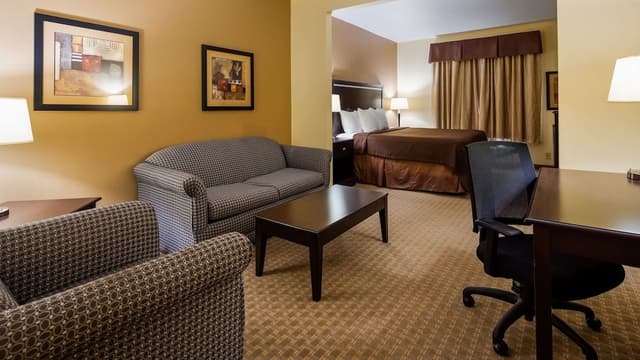 Suite, 1 King Bed with Sofa bed, Non Smoking, Refrigerator & Microwave (with Sofabed)