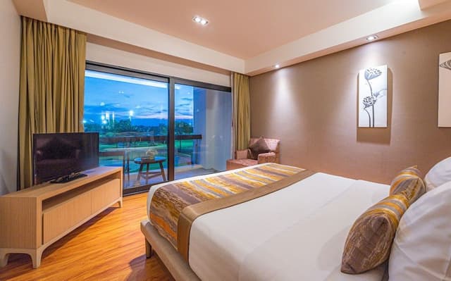 Grand Deluxe Suite - Free Suvarnabhumi Airport Transfer