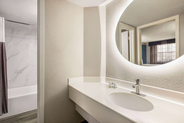 Deluxe Room, Multiple Beds, Non Smoking (Deluxe Family Room)