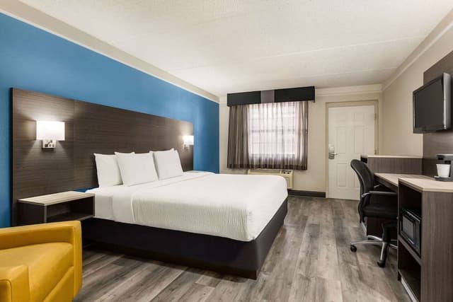 Room, 1 King Bed, Non Smoking