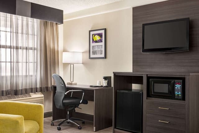 Deluxe Room, Multiple Beds, Non Smoking (Deluxe Family Room)