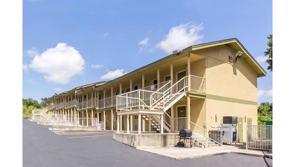 Rodeway Inn At Six Flags Rodeway Inn At Six Flags