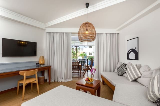 Royal Studio, Pool Access