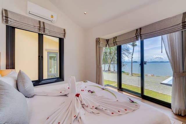 Villa, Beachfront