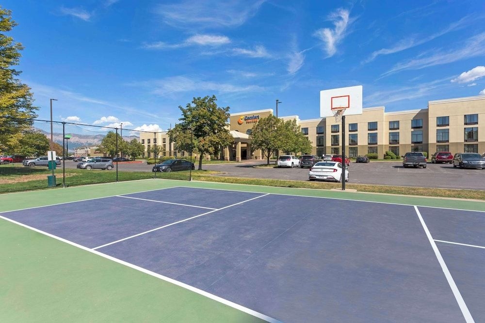 Comfort Suites1