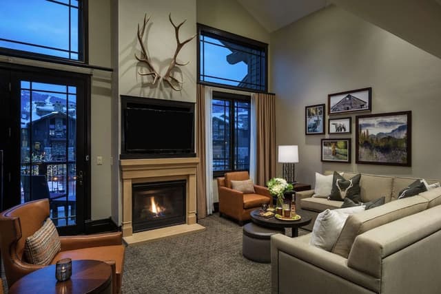 Suite, 1 King Bed (Bi-Level)
